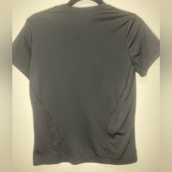 Nike Women’s Performance Short Sleeve Black Tee - Size Women’s Medium - Preloved - Picture 2 of 3